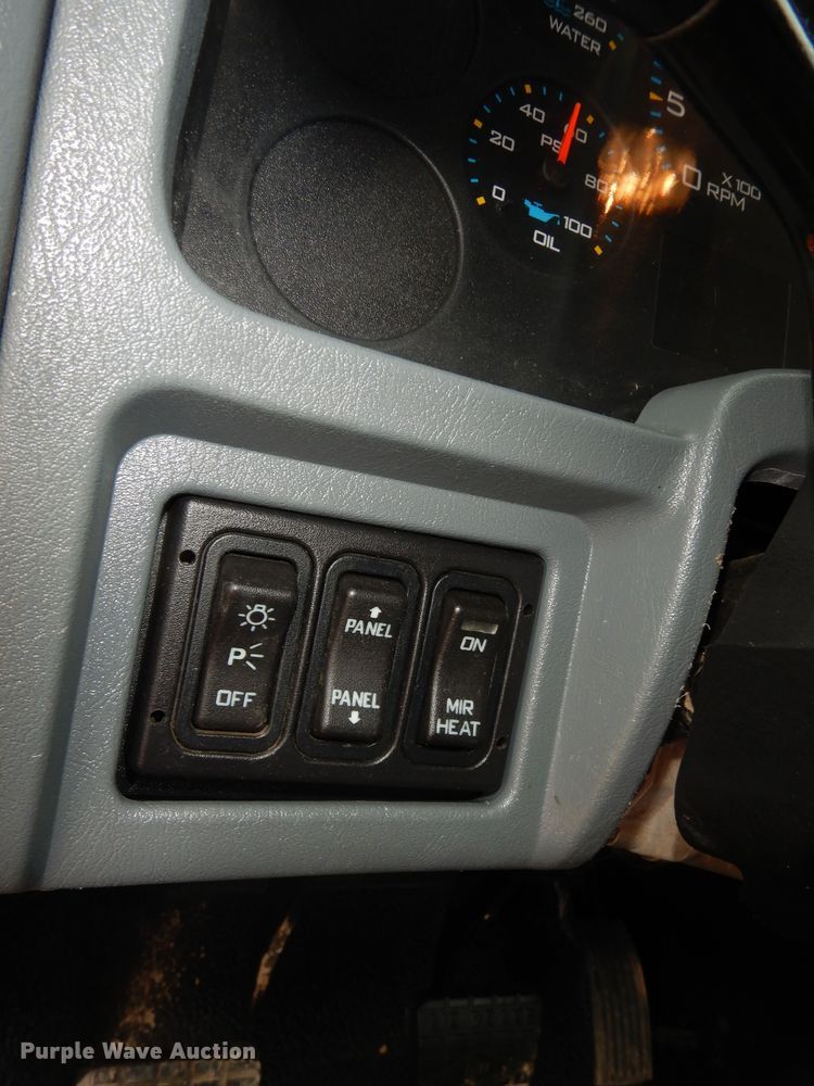 image for item DK7520 2005 International 4300  flatbed truck