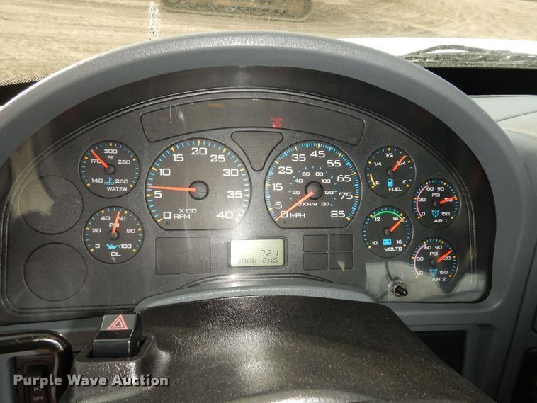 image for item DK7520 2005 International 4300  flatbed truck