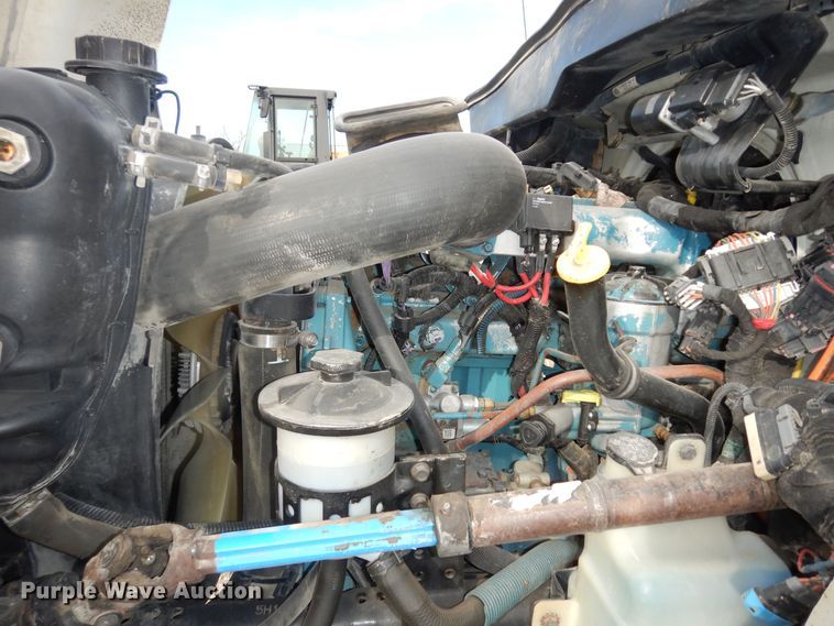 image for item DK7520 2005 International 4300  flatbed truck