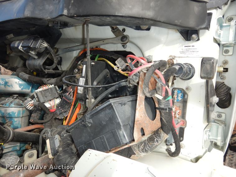 image for item DK7520 2005 International 4300  flatbed truck