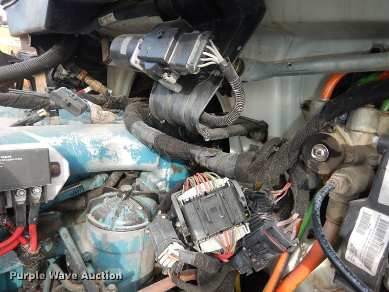 image for item DK7520 2005 International 4300  flatbed truck