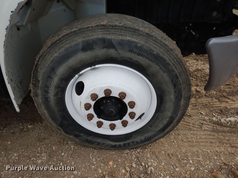 image for item DK7520 2005 International 4300  flatbed truck