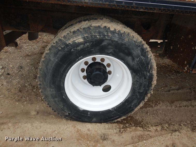 image for item DK7520 2005 International 4300  flatbed truck