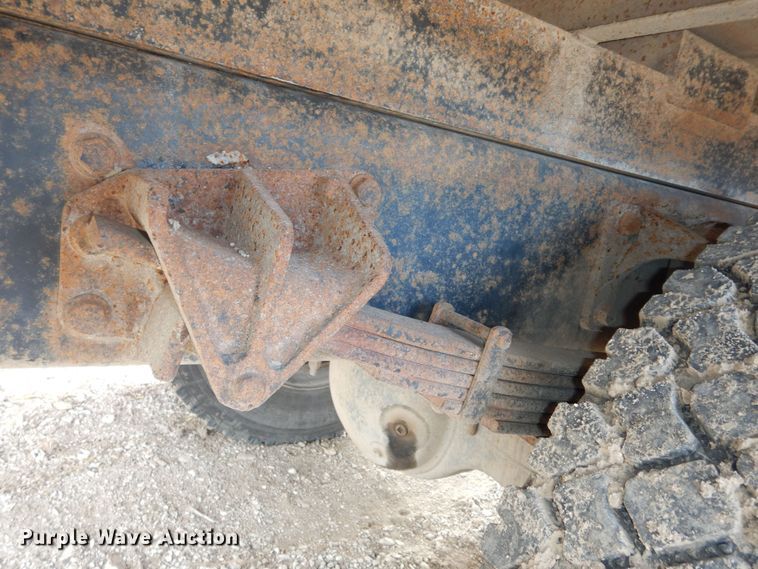 image for item DK7520 2005 International 4300  flatbed truck