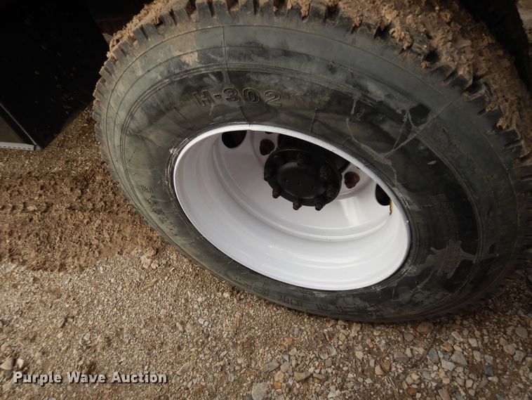 image for item DK7520 2005 International 4300  flatbed truck