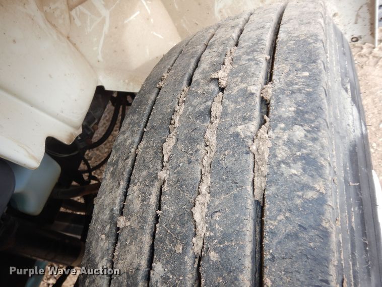 image for item DK7520 2005 International 4300  flatbed truck