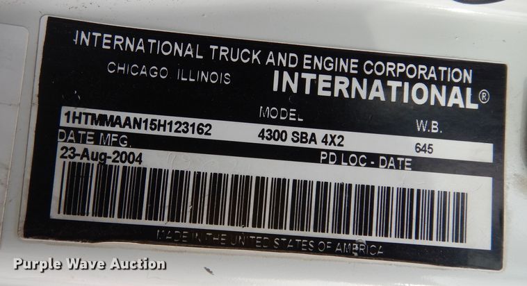 image for item DK7520 2005 International 4300  flatbed truck