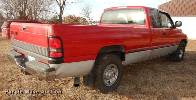 image for item DK7527 1999 Dodge Ram 2500  Quad Cab pickup truck