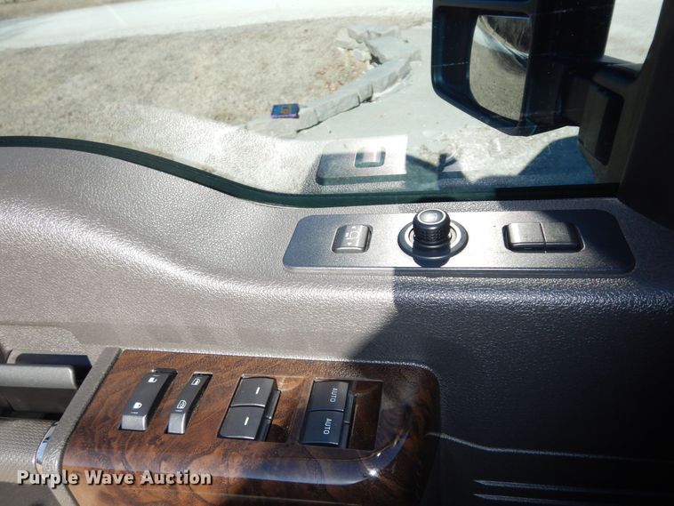 image for item DK7531 2013 Ford F250 Super Duty Lariat  Crew Cab pickup truck