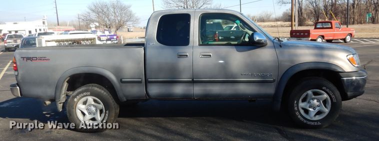 image for item DK7577 2002 Toyota Tundra SR5  Access Cab pickup truck