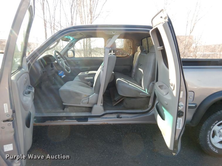 image for item DK7577 2002 Toyota Tundra SR5  Access Cab pickup truck