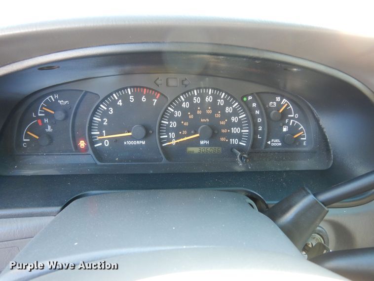 image for item DK7577 2002 Toyota Tundra SR5  Access Cab pickup truck