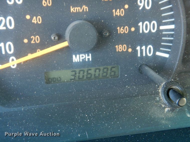 image for item DK7577 2002 Toyota Tundra SR5  Access Cab pickup truck