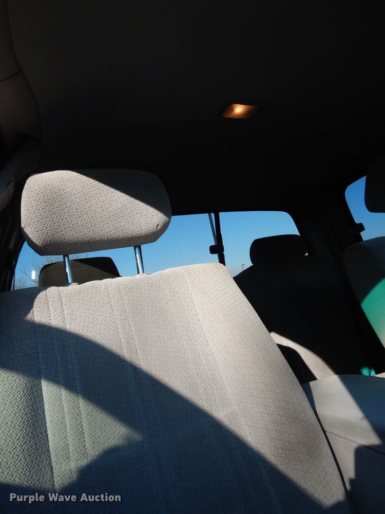 image for item DK7577 2002 Toyota Tundra SR5  Access Cab pickup truck