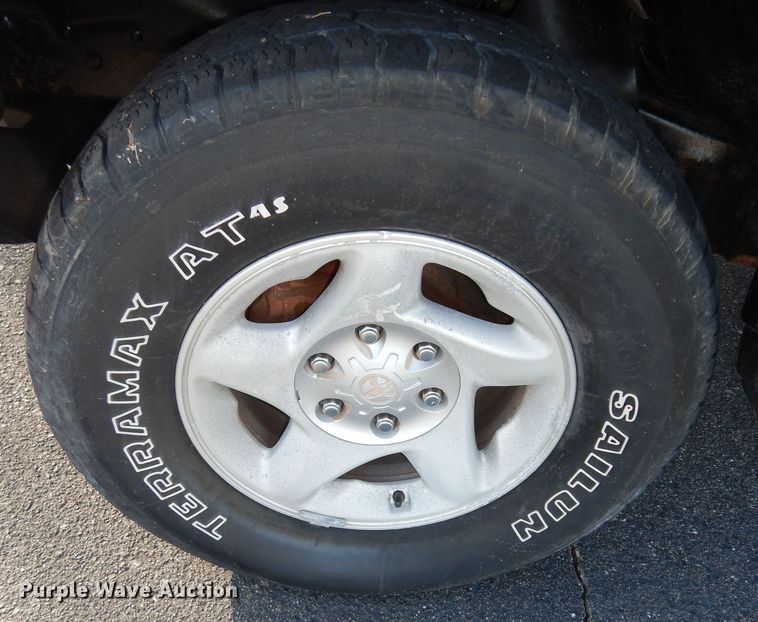 image for item DK7577 2002 Toyota Tundra SR5  Access Cab pickup truck