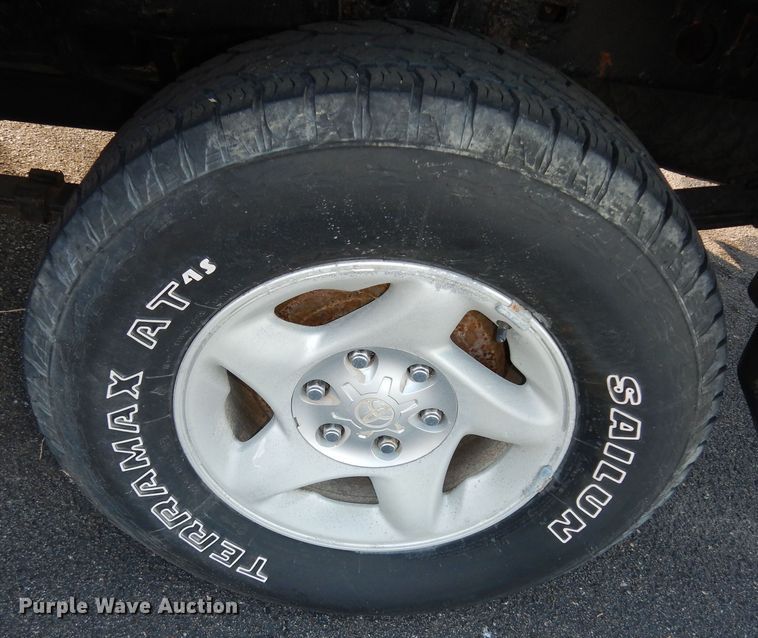 image for item DK7577 2002 Toyota Tundra SR5  Access Cab pickup truck