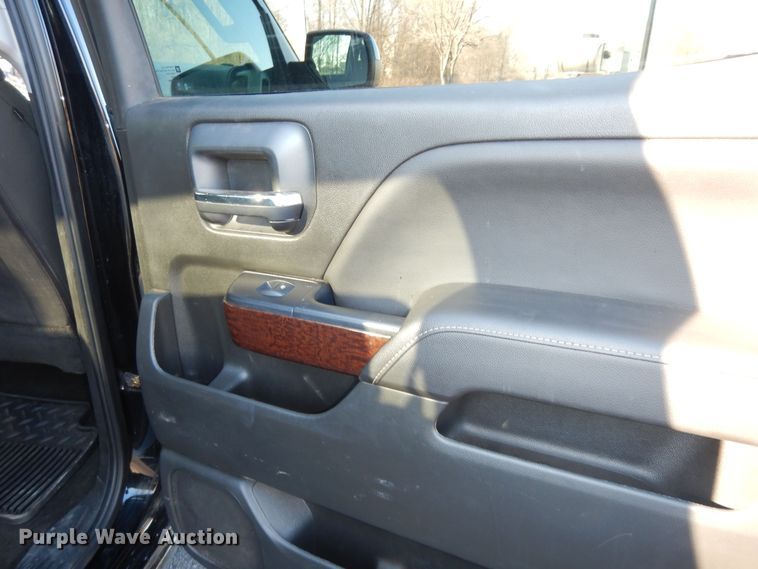 image for item DK7578 2017 GMC Sierra 1500  Crew Cab pickup truck