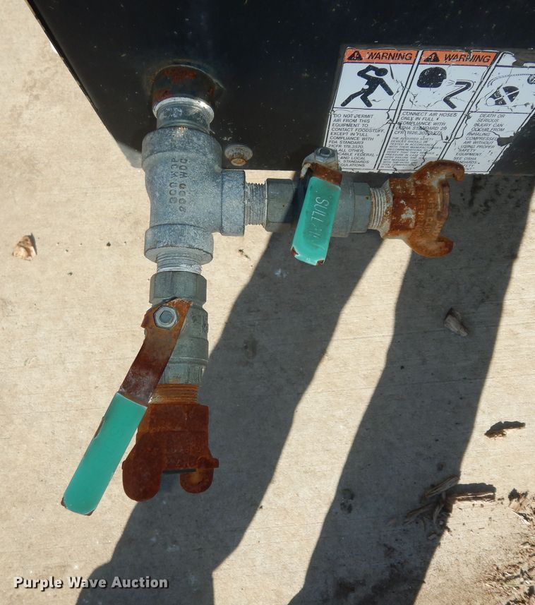 image for item DK7581 2004 Sullair 185  air compressor