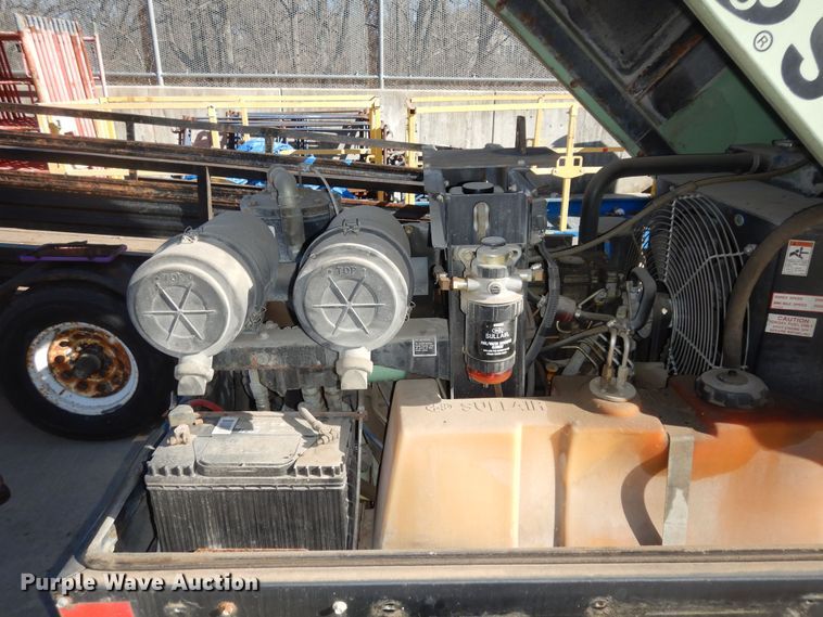 image for item DK7581 2004 Sullair 185  air compressor