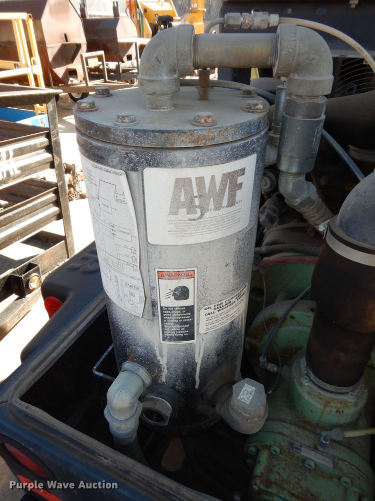 image for item DK7581 2004 Sullair 185  air compressor