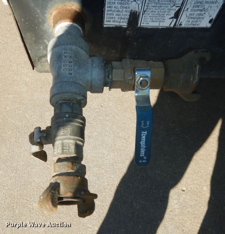 image for item DK7583 2003 Sullair 185  air compressor