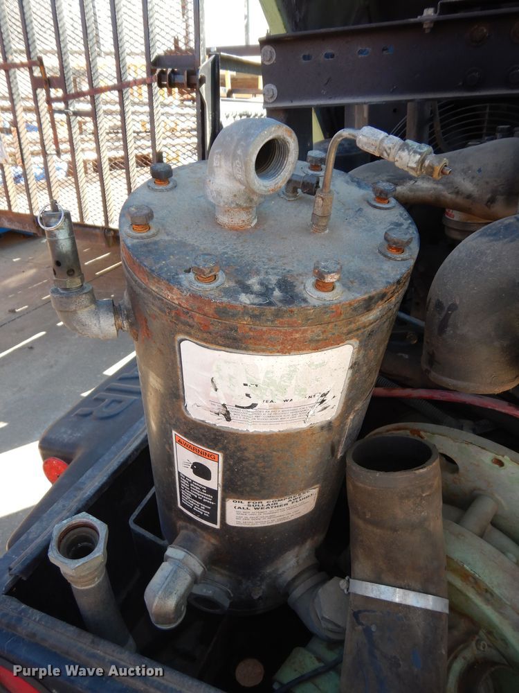 image for item DK7583 2003 Sullair 185  air compressor