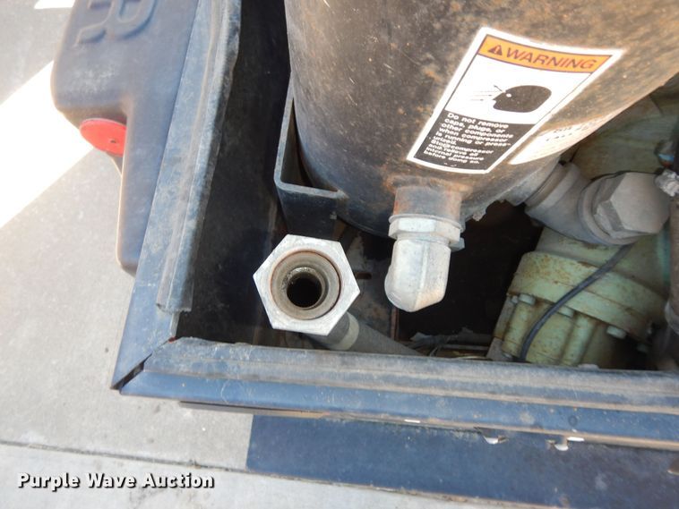 image for item DK7583 2003 Sullair 185  air compressor