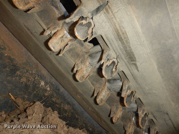 image for item DK7587 Kubota SVL75-2  skid steer loader