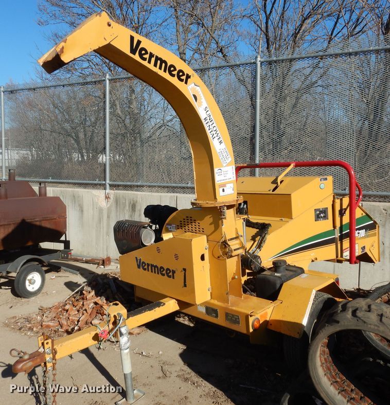 image for item DK7590 2015 Vermeer BC700XL  wood chipper