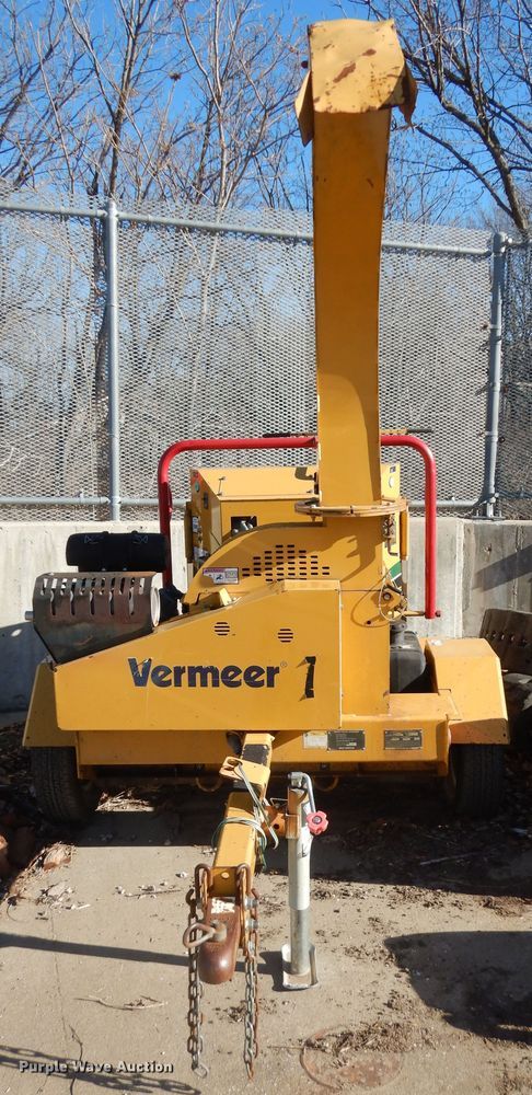 image for item DK7590 2015 Vermeer BC700XL  wood chipper