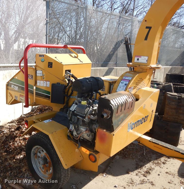 image for item DK7590 2015 Vermeer BC700XL  wood chipper