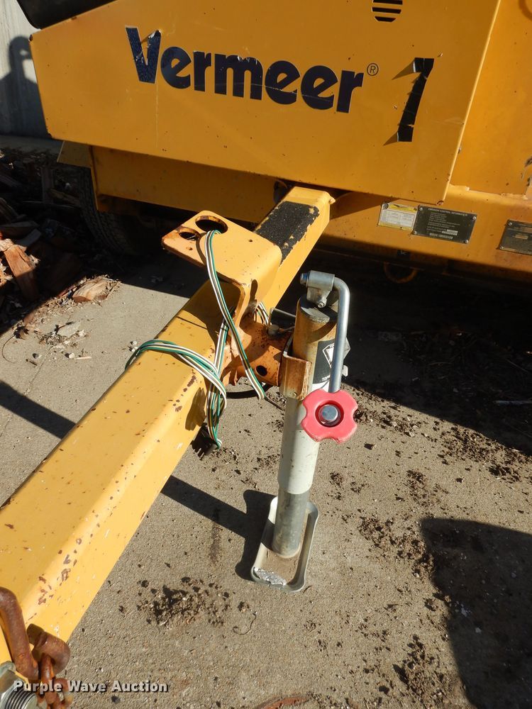 image for item DK7590 2015 Vermeer BC700XL  wood chipper