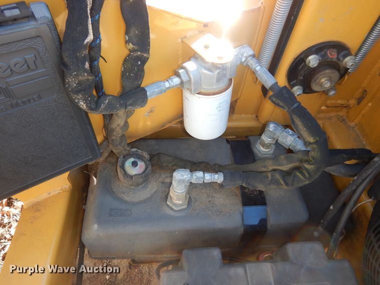 image for item DK7590 2015 Vermeer BC700XL  wood chipper