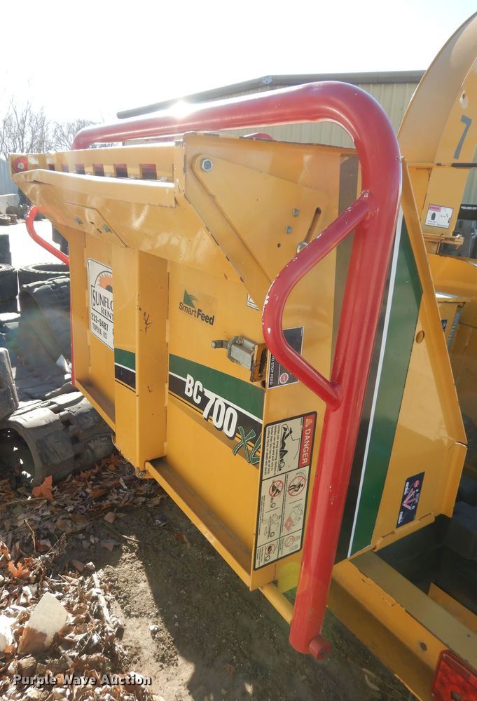 image for item DK7590 2015 Vermeer BC700XL  wood chipper