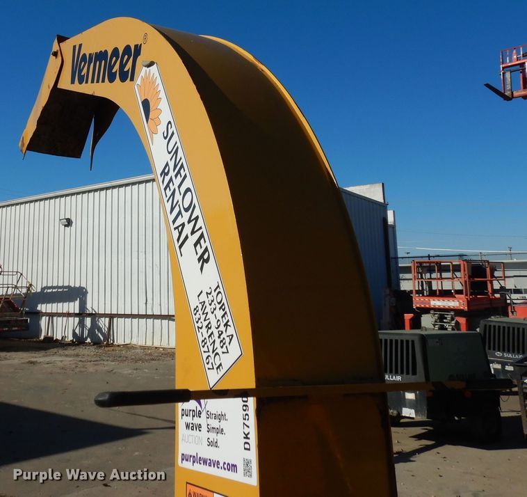 image for item DK7590 2015 Vermeer BC700XL  wood chipper