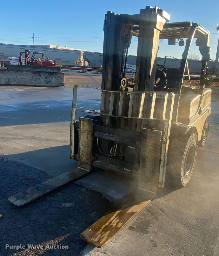 image for item DL7018 Yale  forklift