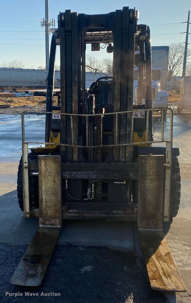 image for item DL7018 Yale  forklift