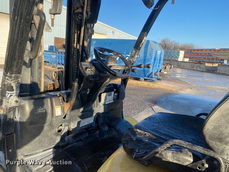 image for item DL7018 Yale  forklift