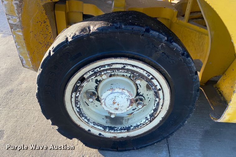 image for item DL7018 Yale  forklift