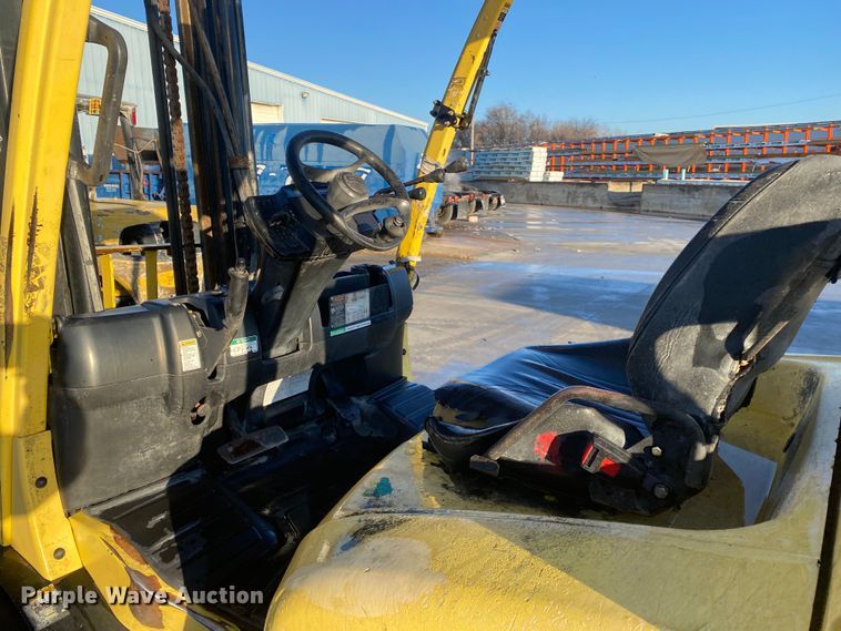 image for item DL7019 1995 Hyster  forklift