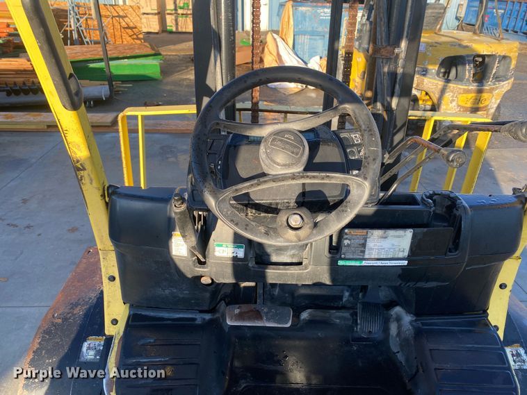 image for item DL7019 1995 Hyster  forklift