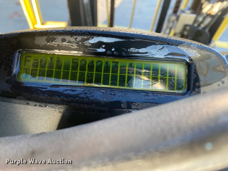 image for item DL7019 1995 Hyster  forklift