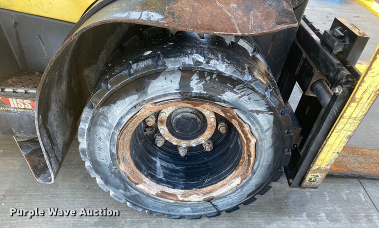 image for item DL7019 1995 Hyster  forklift