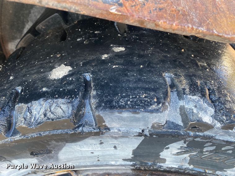 image for item DL7019 1995 Hyster  forklift