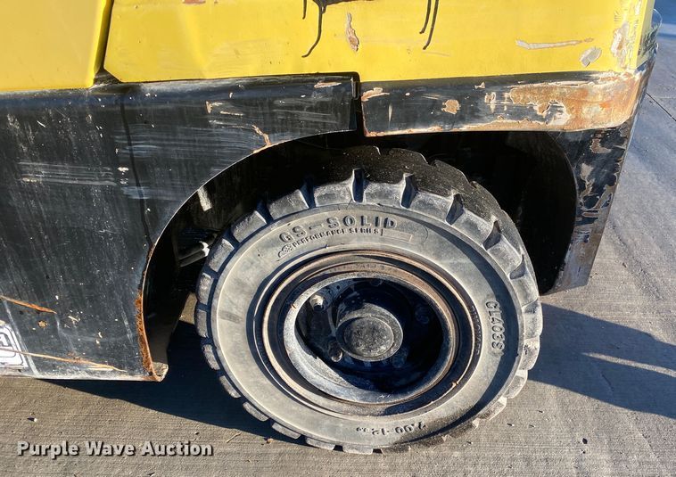 image for item DL7019 1995 Hyster  forklift