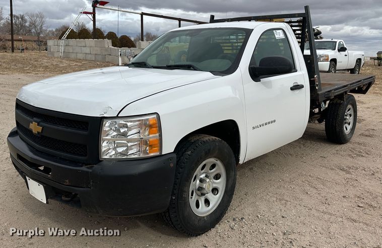 image for item DM2555 2013  Chevrolet Silverado 1500  flatbed truck