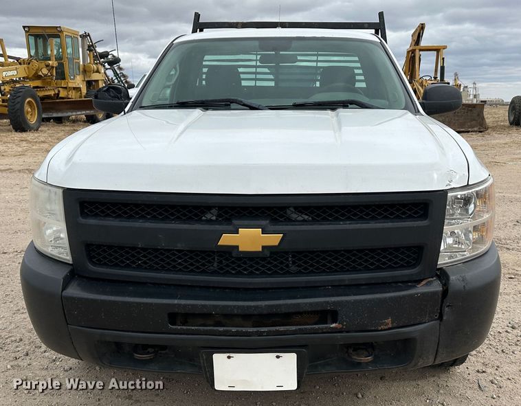 image for item DM2555 2013  Chevrolet Silverado 1500  flatbed truck