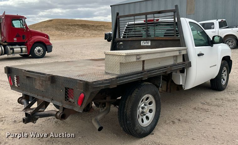 image for item DM2555 2013  Chevrolet Silverado 1500  flatbed truck