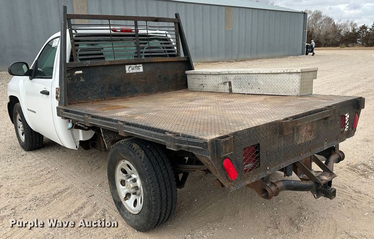 image for item DM2555 2013  Chevrolet Silverado 1500  flatbed truck