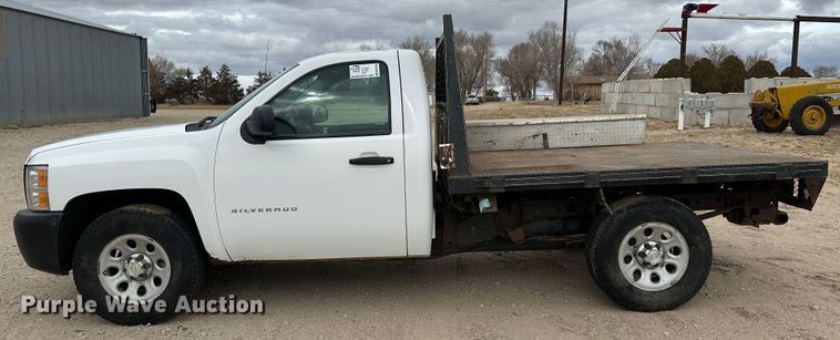 image for item DM2555 2013  Chevrolet Silverado 1500  flatbed truck